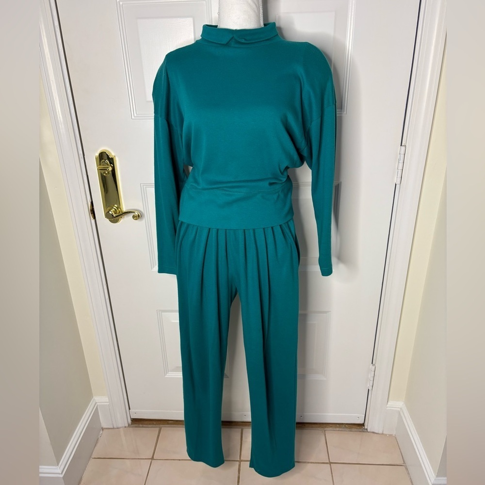 No Limits! Retro Two Piece Top & Pants Set. Small